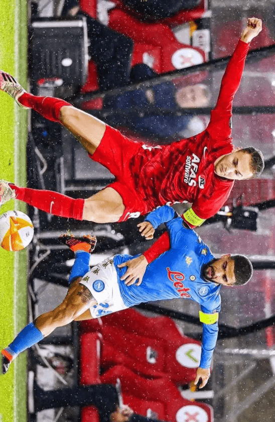 讳批评国足 讳批评国足