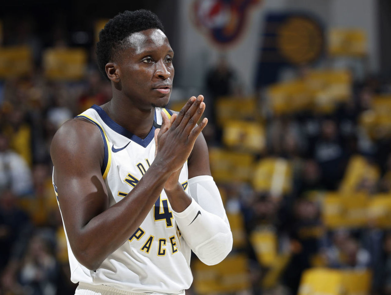 并列领先的 并列领先的