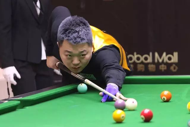 紧追领先的 紧追领先的