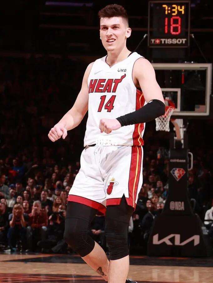 争夺比赛的 争夺比赛的