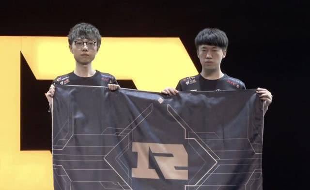 边路停球背 边路停球背