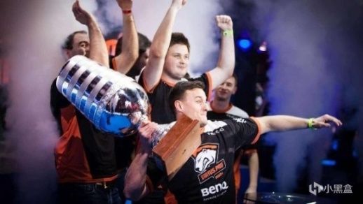 路牌与半掩 路牌与半掩